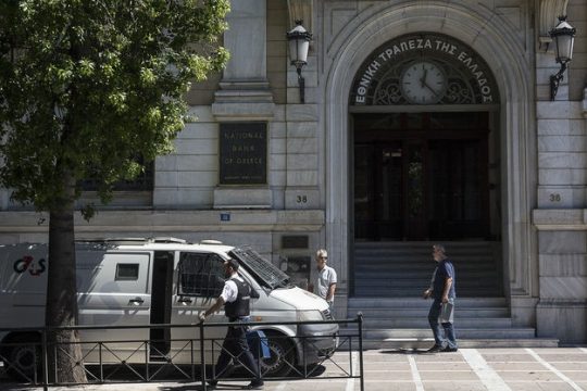 Ενα με την καρέκλα του ο διευθύνων σύμβουλος