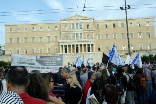 Κάλεσμα ΑΔΕΔΥ για μαζική απεργία την Πέμπτη