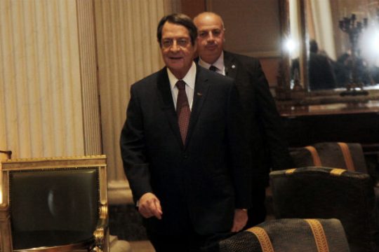 Επαφές στην Ελβετία και στο βάθος συνάντηση Τσίπρα-Ερντογάν