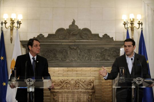 «Λύση χωρίς κατοχικά στρατεύματα και εγγυήσεις»