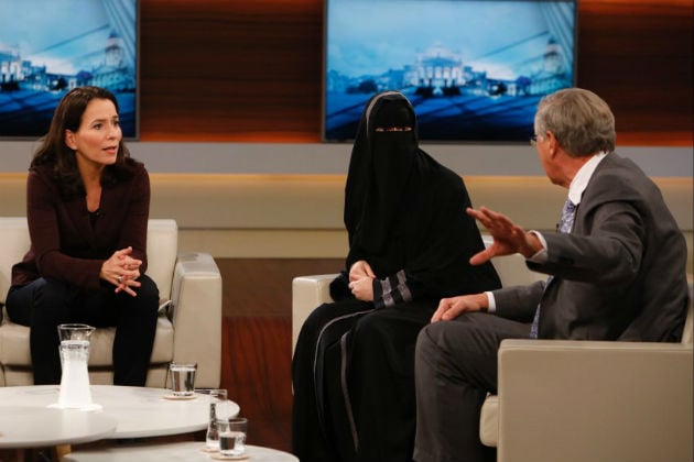 Η τηλεοπτική καλεσμένη με το niqab