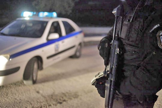 «Εξόρμηση» της αστυνομίας στο Ηράκλειο για ναρκωτικά και όπλα