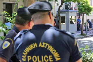 Ο Ρουβίκωνας αιφνιδίασε το αμερικανικό προξενείο