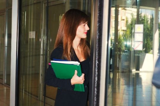 Παραμένουν οι αποστάσεις στα εργασιακά