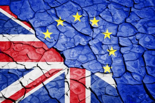 Η Ε.Ε. προειδοποιεί: «Δύσκολο διαζύγιο το Brexit»