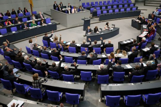 «Βουλευτές προστατεύουν βουλευτές»