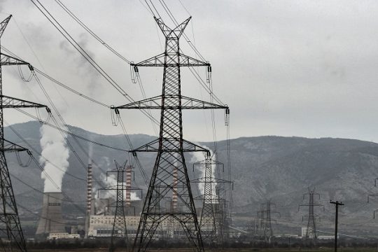 Μεγαλύτερες δημοπρατούμενες ποσότητες ρεύματος ζητά η τρόικα