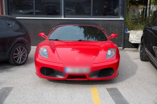 Η «μαφία» των διαρρήξεων με Ferrari, βίλες και πολυτελή βίο