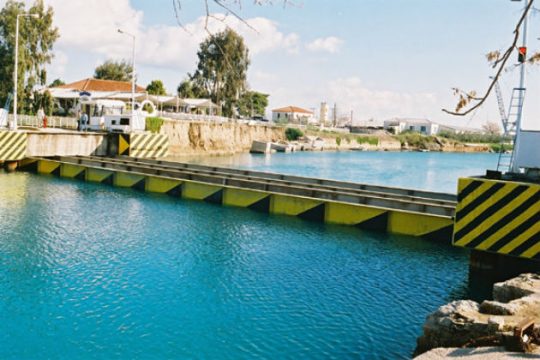 Πτώμα γυναίκας στη διώρυγα της Κορίνθου