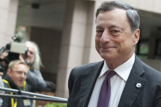 Επιμένει στη νομισματική χαλάρωση ο Μ. Ντράγκι
