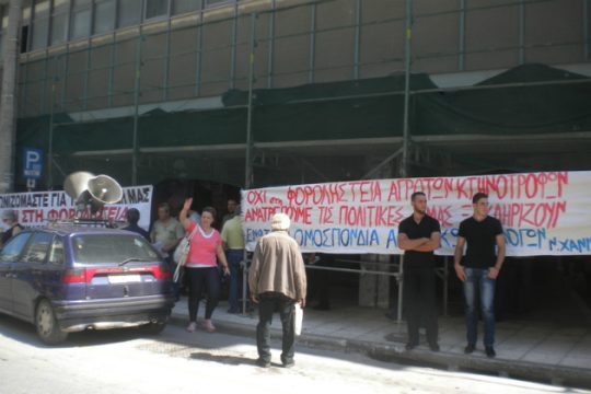 Στις εφορίες την Τετάρτη αγρότες και έμποροι
