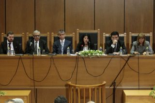 Στη αναθεώρηση του Συντάγματος παραπέμπουν οι εισαγγελείς