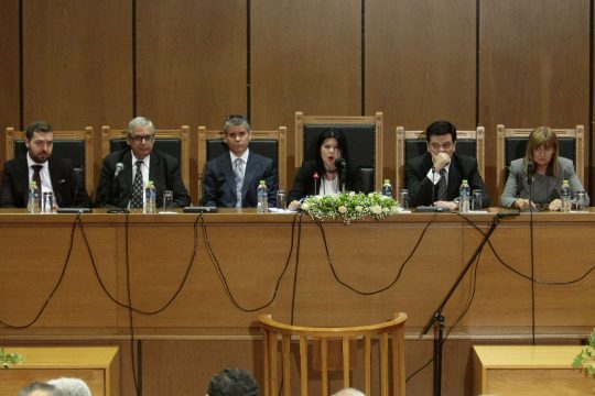 Στη αναθεώρηση του Συντάγματος παραπέμπουν οι εισαγγελείς