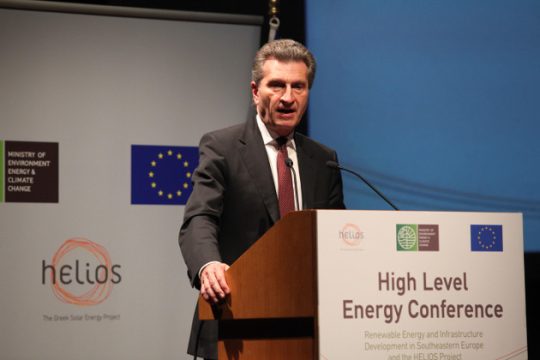 Πέντε ημέρες άργησε η συγγνώμη του επιτρόπου Ετινγκερ