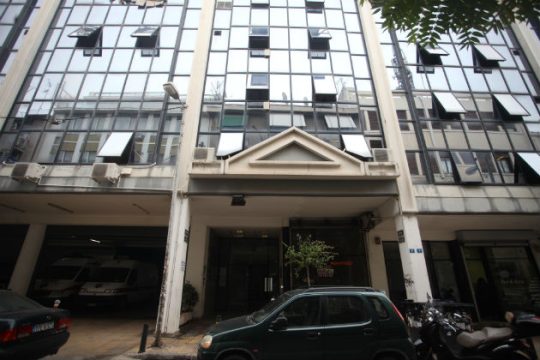 Εμπρηστική επίθεση στο Εθνικό Ινστιτούτο Εργασίας