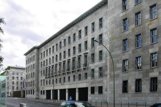 «Συμφωνήστε στα βραχυπρόθεσμα και μιλάμε για το χρέος»