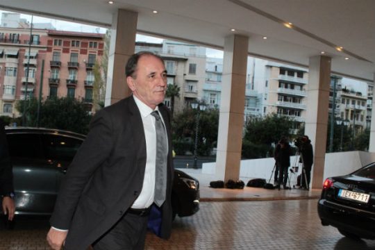 Τα χρηματοπιστωτικά στο τραπέζι με τους θεσμούς