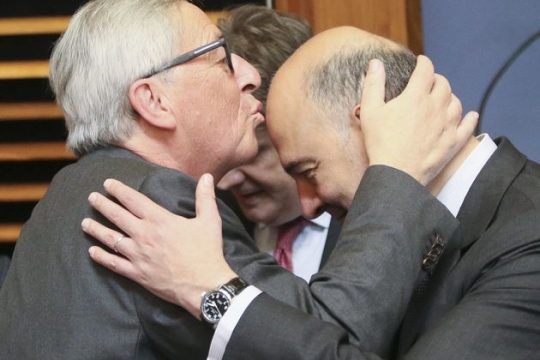 «Φυσάνε» τον Τραμπ και δεν… κρυώνει