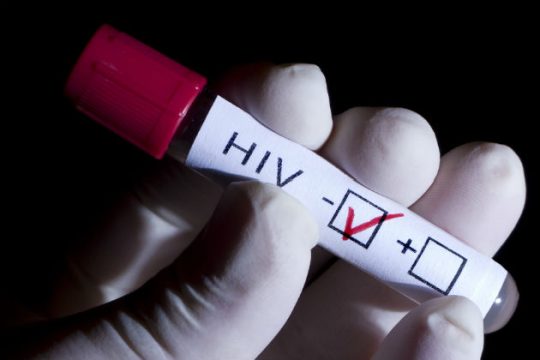Tο πρώτο τεστ αίματος για HIV… σε «στικάκι» USB