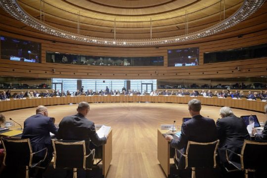 Αναζητούν… εθελοντική λύση για το προσφυγικό
