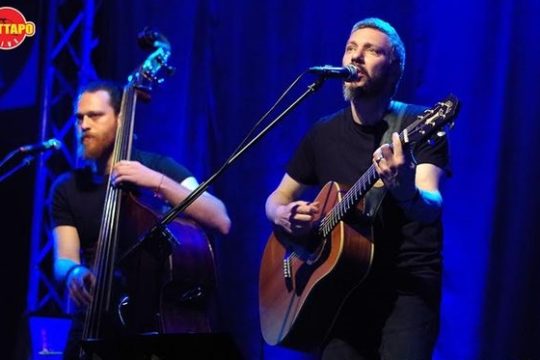 «Το τραγούδι αντέχει ακόμα να μας καθρεφτίζει»