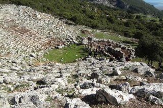 Κουμπαράς για το αρχαίο θέατρο Κασσώπης