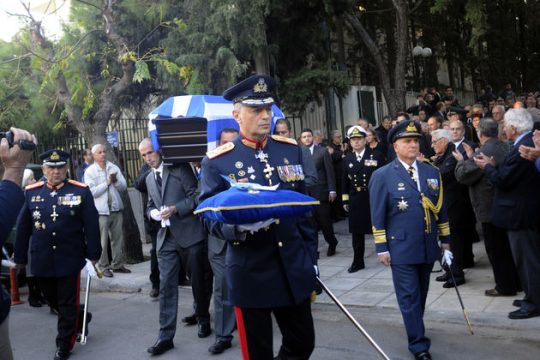 Με τιμές αρχηγού κράτους η κηδεία Στεφανόπουλου
