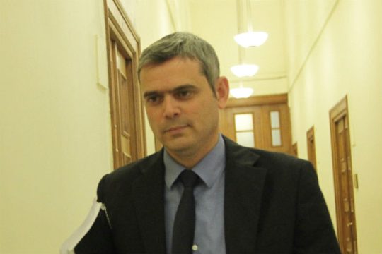 Το ΕΣΡ ή η αγορά; Τρέχα γύρευε