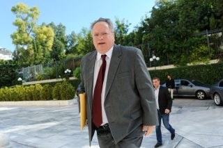 Η Αθήνα σε ανοικτή σύνδεση με Τραμπ και Κλίντον