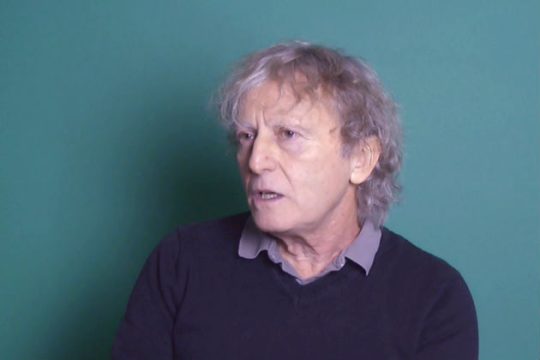«Ο Ολάντ είναι στη γραμμή Μέρκελ υπέρ των τραπεζών»
