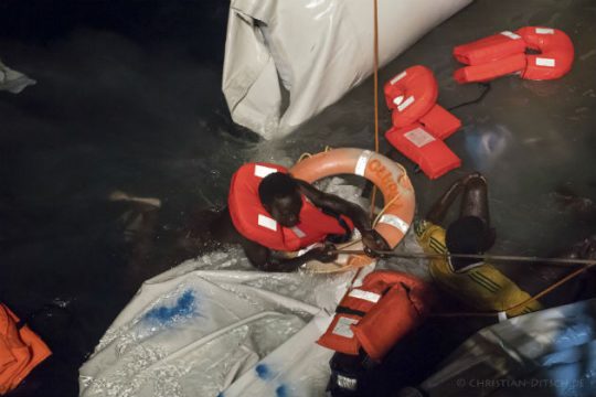 Εκατοντάδες νεκροί πρόσφυγες σε δύο νέα ναυάγια