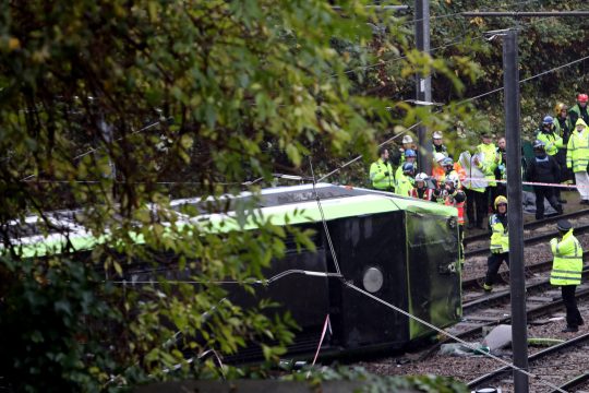 Ανατροπή τραμ νεκρούς και δεκάδες τραυματίες στο Λονδίνο