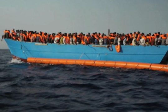 «Μπαλάκι» στην Αφρική στέλνει το Βερολίνο τους πρόσφυγες