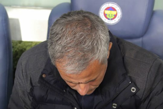 Βουλιάζει…