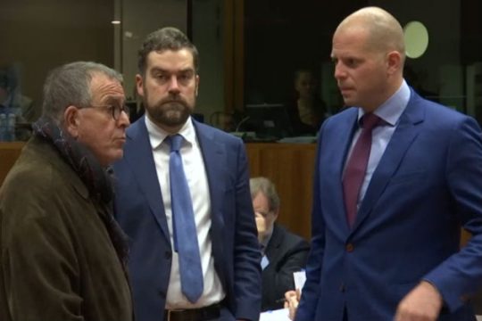 Ψάχνουν ακόμα τον «συμβιβασμό» στο προσφυγικό