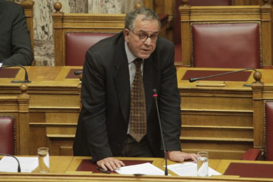 Ο Μουζάλας κατονομάζει τη Χ.Α. για τις επιθέσεις στη Χίο