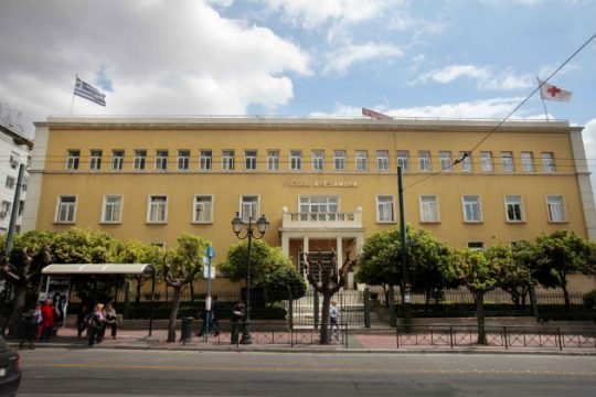 Ηλικιωμένος έπεσε από τον 5ο όροφο του «Αλεξάνδρα»