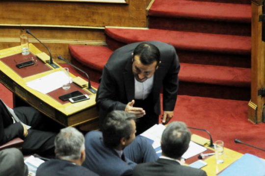 Αλληλοκατηγορίες στο παρά πέντε ψήφισης της τροπολογίας