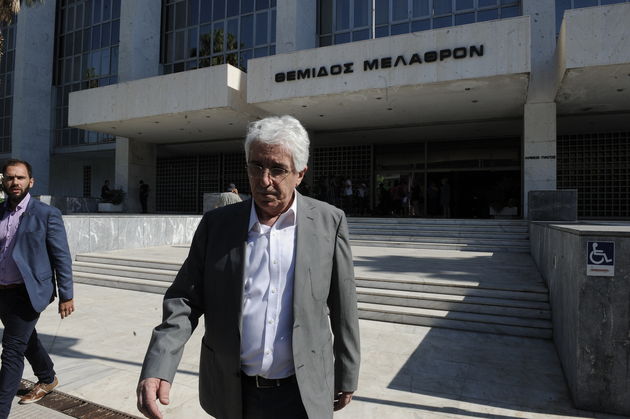 Διαμαρτυρία Ρουβίκωνα έξω από το σπίτι του Παρασκευόπουλου