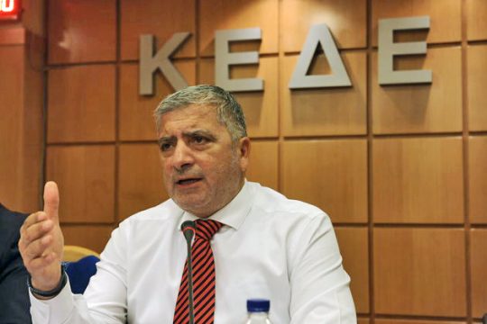Το προσφυγικό στο επίκεντρο με βολές κατά Μουζάλα