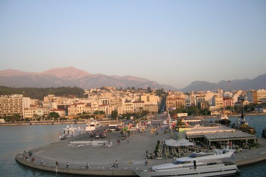 Πόλεμος μέχρις εσχάτων «για να μη μαχαιρωθεί η Πάτρα»!