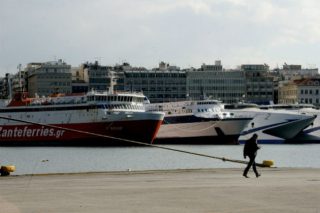 Δεμένα τα πλοία σε όλη τη χώρα την Πέμπτη 24 Νοεμβρίου