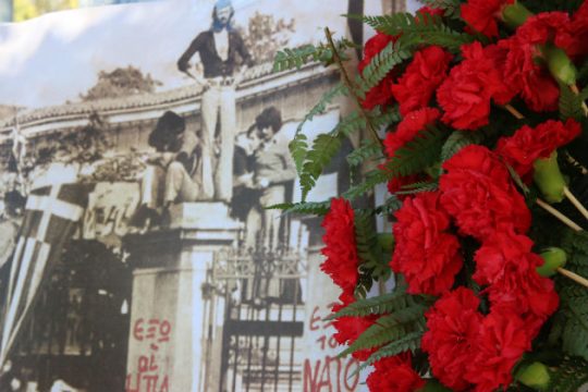 Είμαστε η πληγή και το μαχαίρι