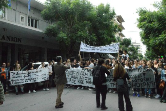 Ανοικτά σχολεία για τα παιδιά των προσφύγων ζητούν στα Χανιά