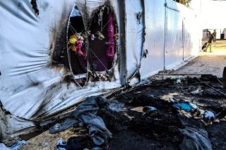 Αρνούνται ακόμα να μπουν στις σκηνές οι πρόσφυγες στη Χίο
