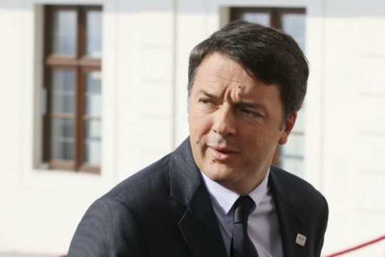 Ψυχρολουσία για τον Ματέο Ρέντσι