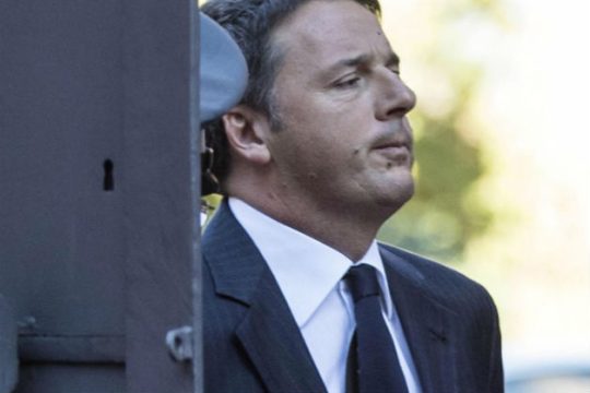 Δεν συμμετέχει σε μεταβατική κυβέρνηση αν επικρατήσει το «Όχι»