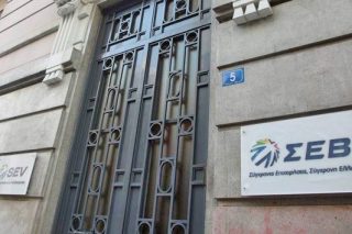 Χαρούμενος ο ΣΕΒ για τη φτωχοποίηση των Ελλήνων μισθωτών