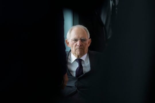 FAZ: Επικρίσεις και πιέσεις σε Σόιμπλε για το χρέος