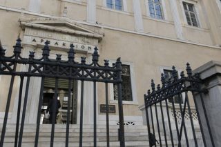 Τα διαπλεκόμενα του «αβάτου»